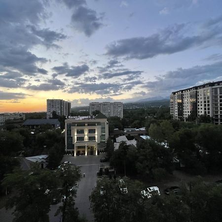 Апартаменты #2 Almaty Esterno foto