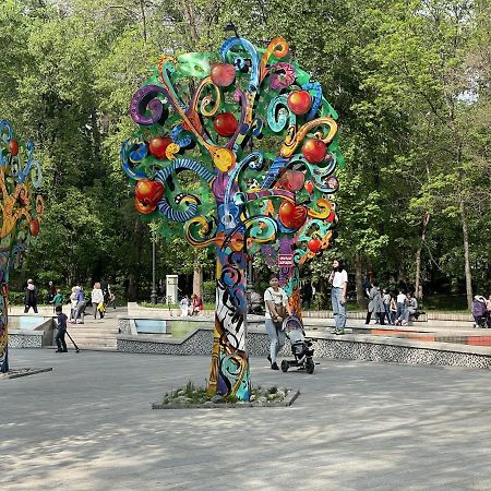 Апартаменты #2 Almaty Esterno foto