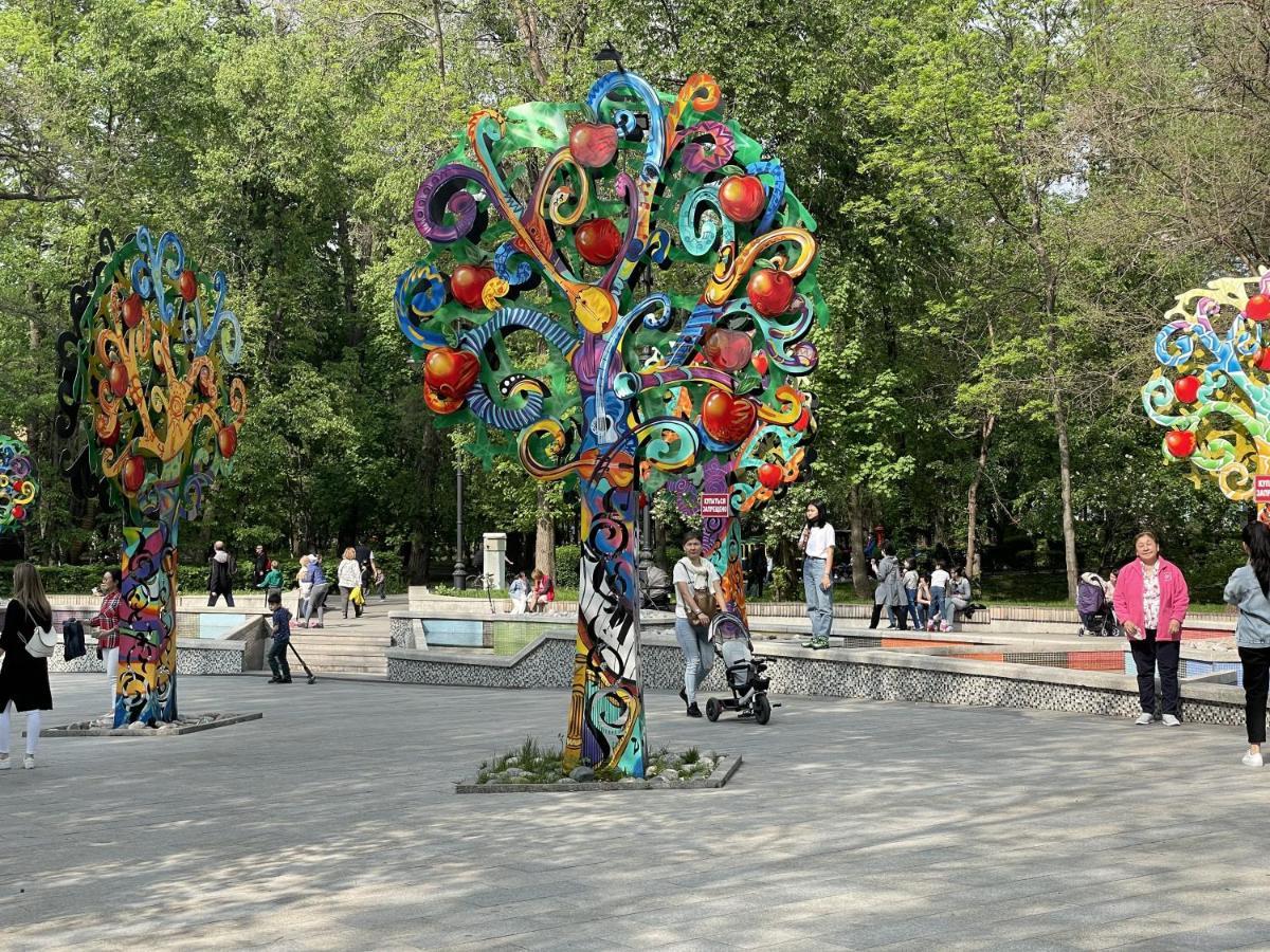 Апартаменты #2 Almaty Esterno foto