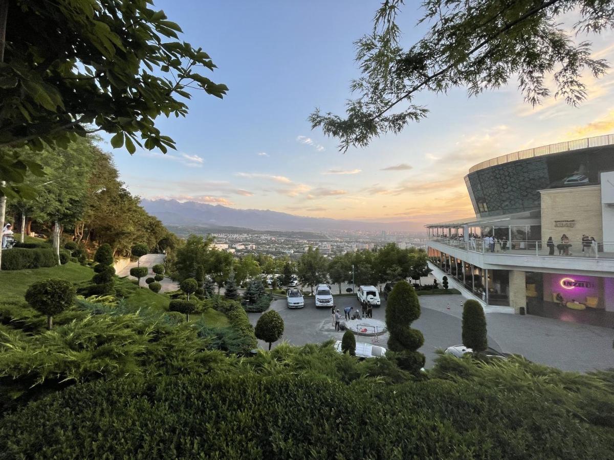 Апартаменты #2 Almaty Esterno foto