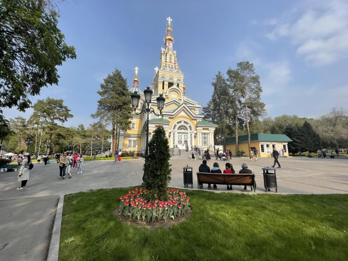 Апартаменты #2 Almaty Esterno foto