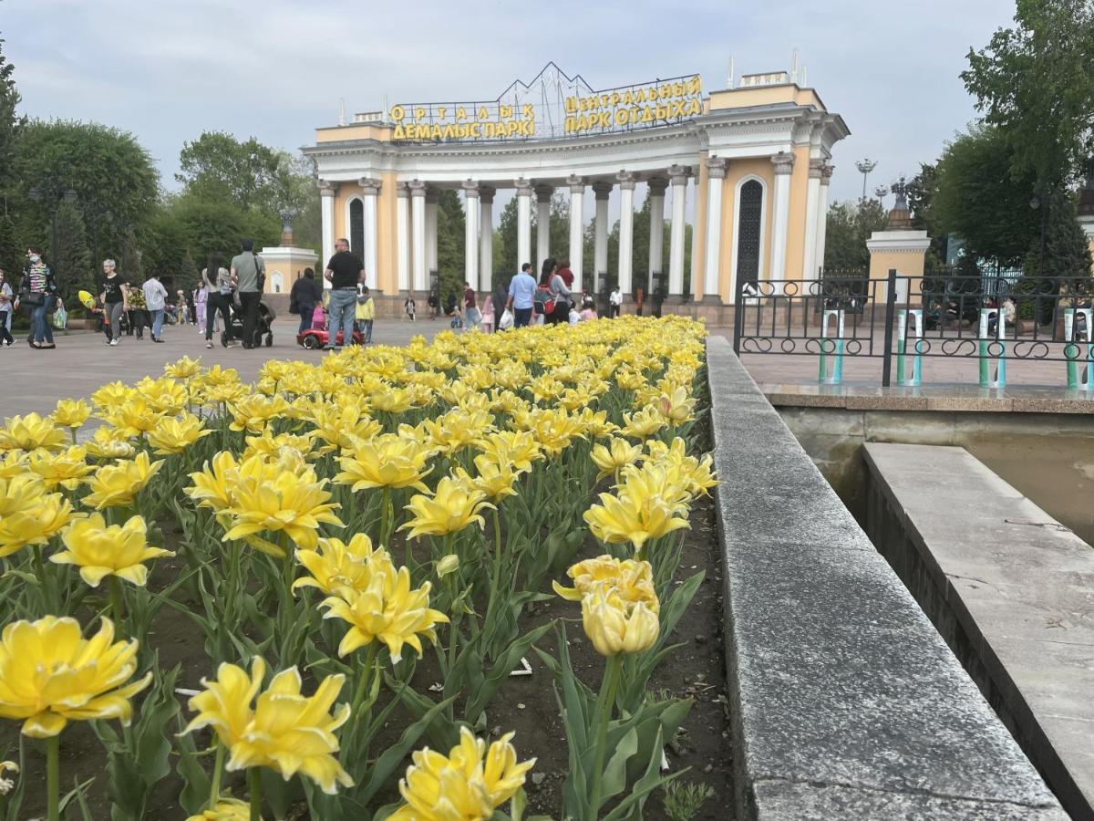 Апартаменты #2 Almaty Esterno foto